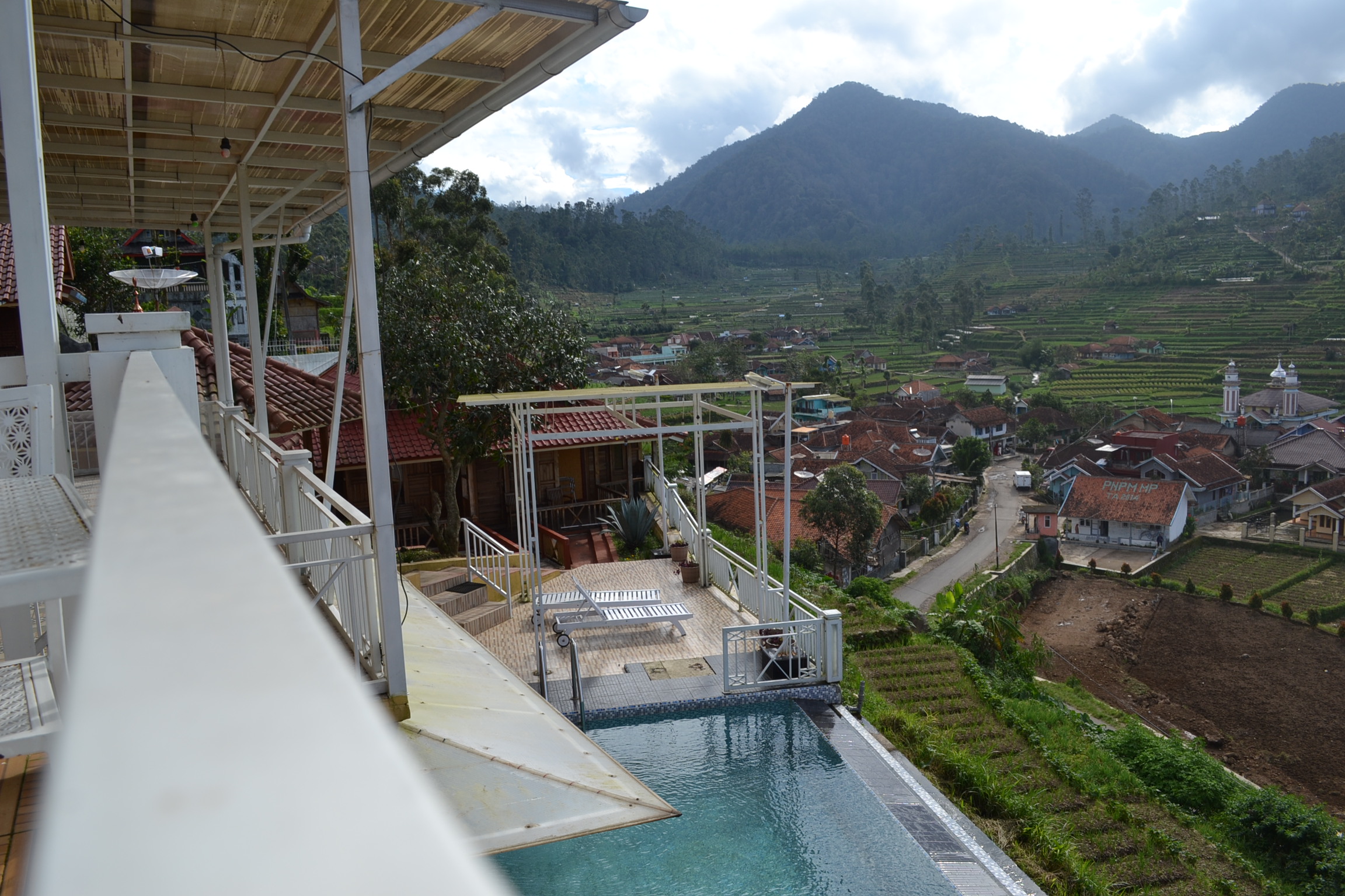 Homestay Ciwidey Bandung, ada kolam renang 2022
